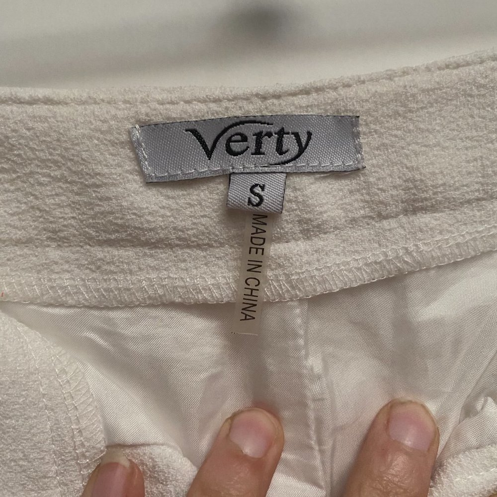 Verty Super Cute White Shots with Bows! Sz S - Picture 7 of 9